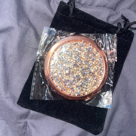 Sparkling Compact Mirror - Picture 1 of 6